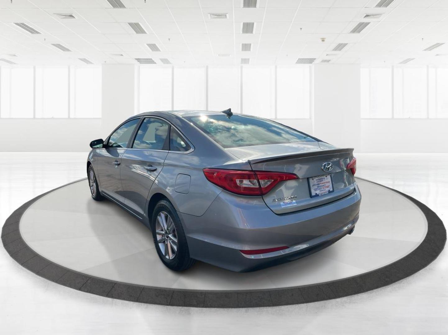2015 Hyundai Sonata SE (5NPE24AF2FH) with an 2.4L I-4 gasoline direct injection engine, located at 1951 S Dayton Lakeview Rd., New Carlisle, OH, 45344, (937) 908-9800, 39.890999, -84.050255 - Photo#4