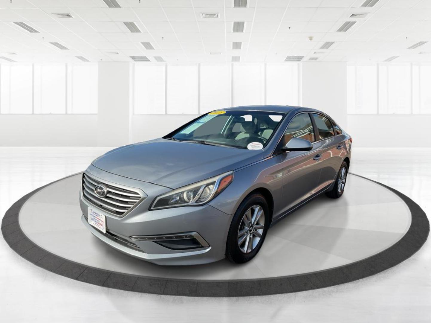 2015 Hyundai Sonata SE (5NPE24AF2FH) with an 2.4L I-4 gasoline direct injection engine, located at 1951 S Dayton Lakeview Rd., New Carlisle, OH, 45344, (937) 908-9800, 39.890999, -84.050255 - Photo#7