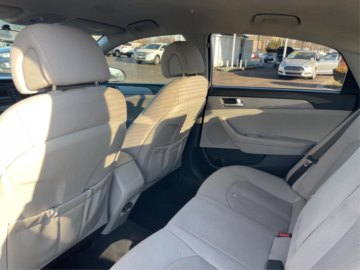 2015 Hyundai Sonata SE (5NPE24AFXFH) with an 2.4L L4 DOHC 16V engine, 7-Speed Automatic transmission, located at 880 E. National Road, Vandalia, OH, 45377, (937) 908-9800, 39.891918, -84.183594 - Photo#9