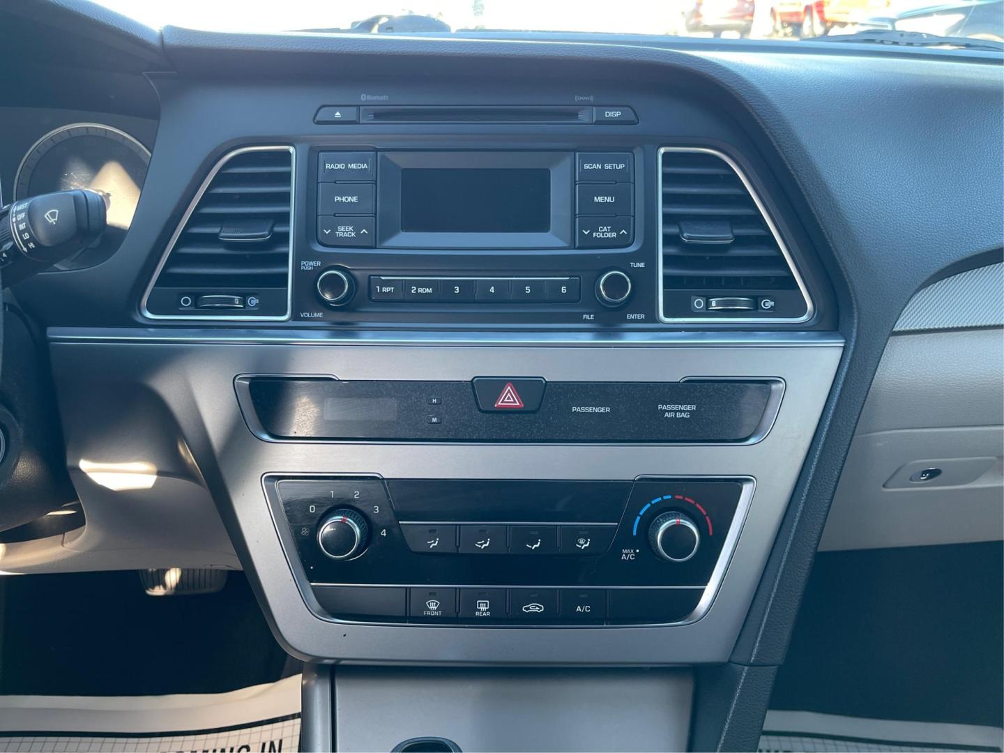 2015 Hyundai Sonata SE (5NPE24AFXFH) with an 2.4L L4 DOHC 16V engine, 7-Speed Automatic transmission, located at 880 E. National Road, Vandalia, OH, 45377, (937) 908-9800, 39.891918, -84.183594 - Photo#12