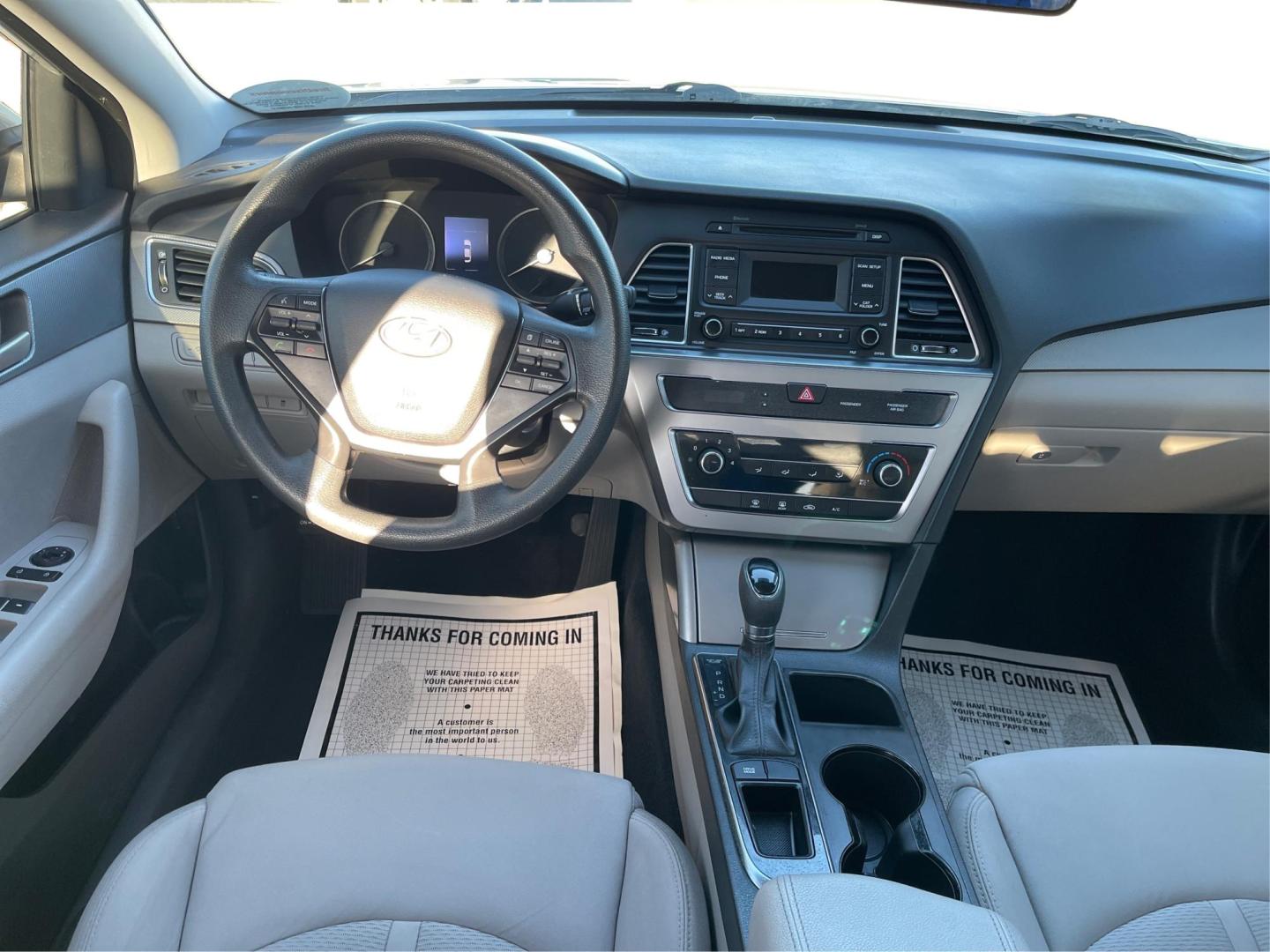 2015 Hyundai Sonata SE (5NPE24AFXFH) with an 2.4L L4 DOHC 16V engine, 7-Speed Automatic transmission, located at 880 E. National Road, Vandalia, OH, 45377, (937) 908-9800, 39.891918, -84.183594 - Photo#20