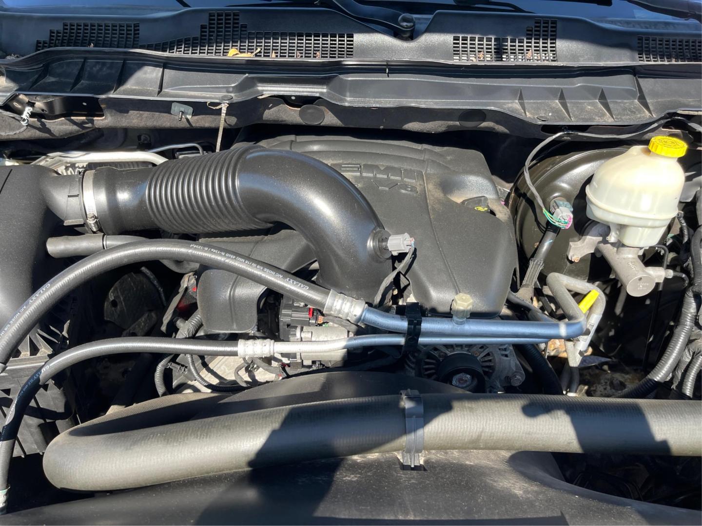 2016 Ram 1500 Express (1C6RR7FTXGS) with an HEMI 5.7L V-8 variable valve control engine, located at 1951 S Dayton Lakeview Rd., New Carlisle, OH, 45344, (937) 908-9800, 39.890999, -84.050255 - Photo#10