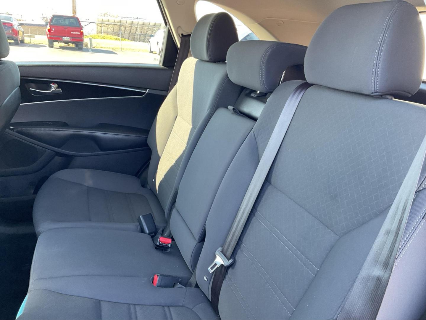 2016 Kia Sorento 2.4L LX (5XYPG4A34GG) with an 2.4L I-4 gasoline direct injection engine, located at 1230 East Main St, Xenia, OH, 45385, (937) 908-9800, 39.688026, -83.910172 - Photo#9