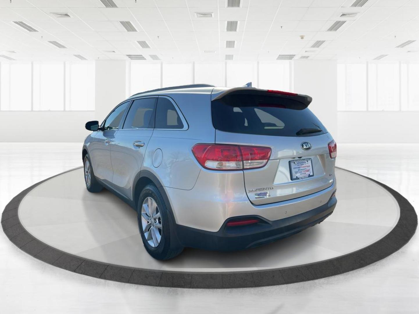 2016 Kia Sorento 2.4L LX (5XYPG4A34GG) with an 2.4L I-4 gasoline direct injection engine, located at 1230 East Main St, Xenia, OH, 45385, (937) 908-9800, 39.688026, -83.910172 - Photo#4
