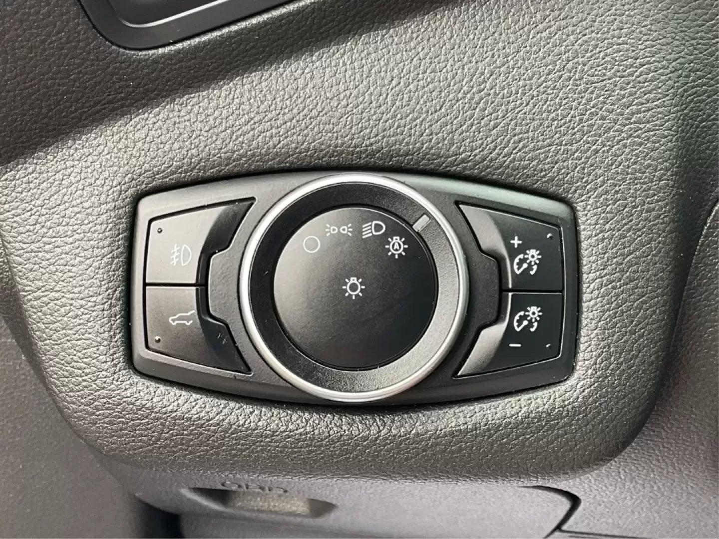 2017 Ford Escape SE (1FMCU9GD0HU) with an Other engine, located at 880 E. National Road, Vandalia, OH, 45377, (937) 908-9800, 39.891918, -84.183594 - **Explore New Adventures with the 2017 Ford Escape SE - Your Perfect Companion for Every Journey!**<br /> <br /> Imagine embarking on spontaneous weekend getaways or daily commutes with absolute confidence and comfort. The 2017 Ford Escape SE, now available at Advantage Car and Credit in Fairborn, O - Photo#17