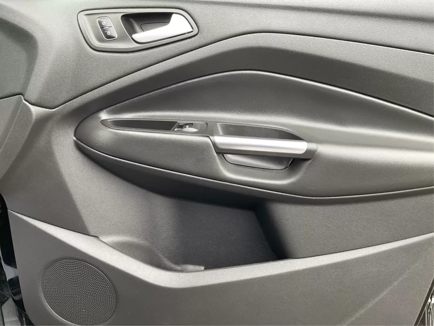 2017 Ford Escape SE (1FMCU9GD0HU) with an Other engine, located at 880 E. National Road, Vandalia, OH, 45377, (937) 908-9800, 39.891918, -84.183594 - **Explore New Adventures with the 2017 Ford Escape SE - Your Perfect Companion for Every Journey!**<br /> <br /> Imagine embarking on spontaneous weekend getaways or daily commutes with absolute confidence and comfort. The 2017 Ford Escape SE, now available at Advantage Car and Credit in Fairborn, O - Photo#20