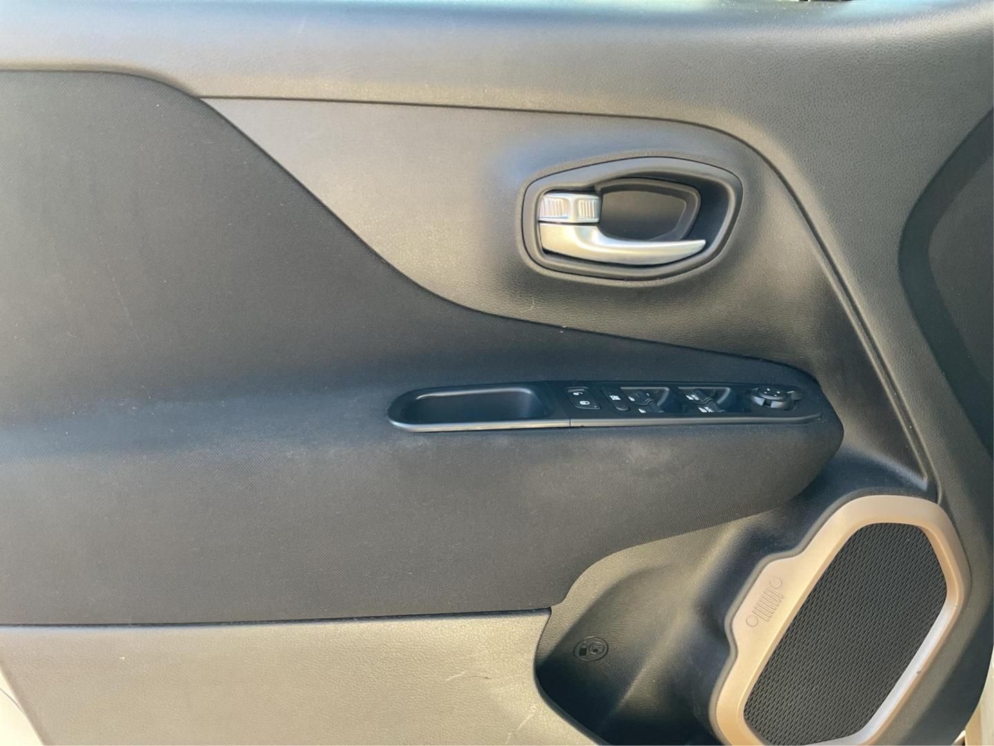 2017 Jeep Renegade Sport 4x4 (ZACCJBAH3HP) with an MultiAir 1.4L I-4 variable valve control engine, Manual transmission, located at 1099 N County Rd 25A, Troy, OH, 45373, (937) 908-9800, 40.057079, -84.212883 - Photo#15