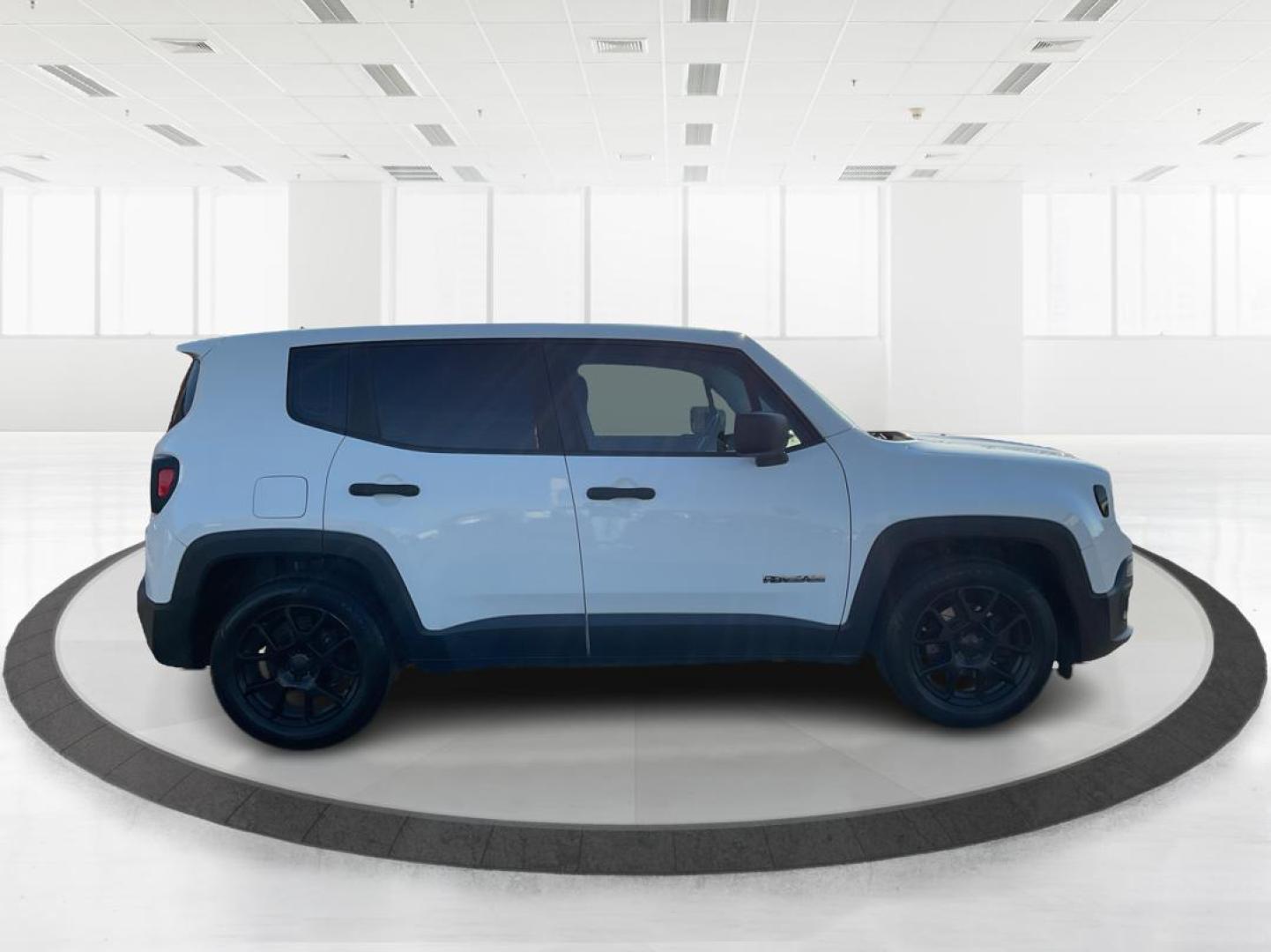 2017 Jeep Renegade Sport 4x4 (ZACCJBAH3HP) with an MultiAir 1.4L I-4 variable valve control engine, Manual transmission, located at 1099 N County Rd 25A, Troy, OH, 45373, (937) 908-9800, 40.057079, -84.212883 - Photo#1