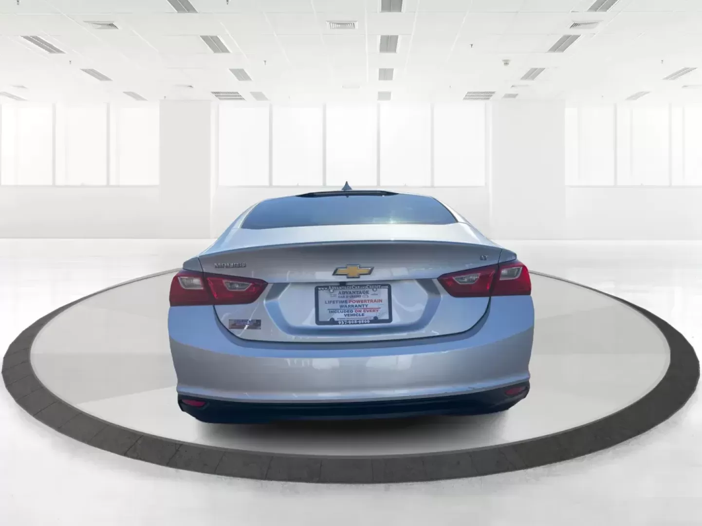 2018 Chevrolet Malibu LT (1G1ZD5ST8JF) with an ECOTEC 1.5L I-4 gasoline direct injection engine, located at 880 E. National Road, Vandalia, OH, 45377, (937) 908-9800, 39.891918, -84.183594 - Photo#3