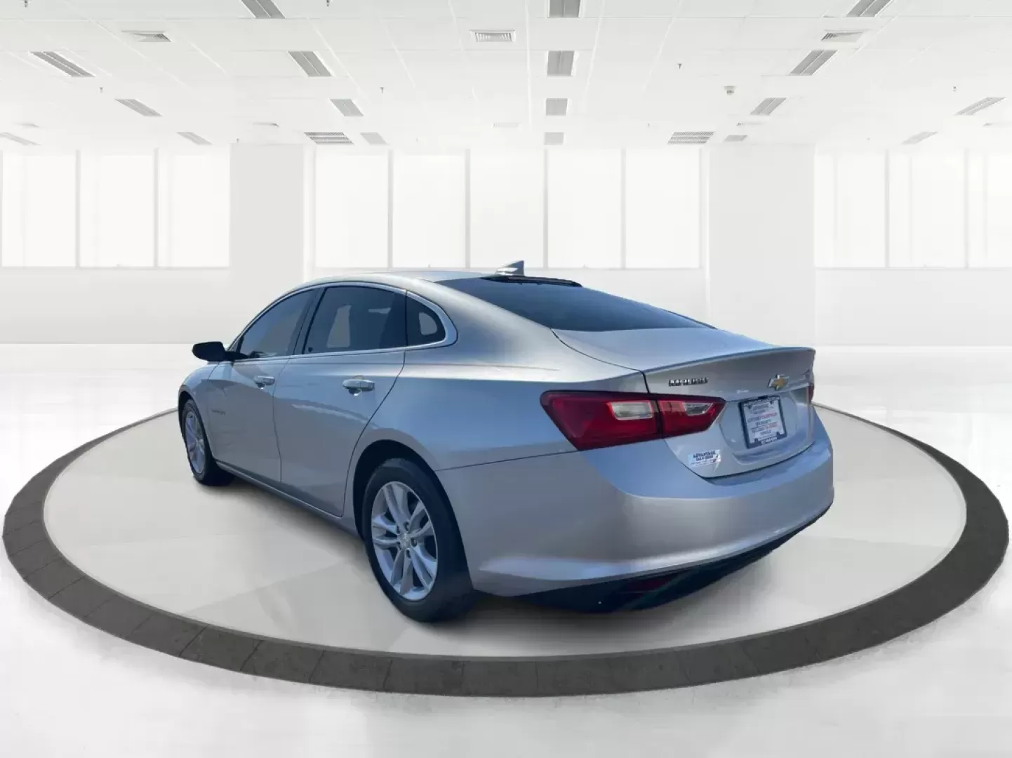 2018 Chevrolet Malibu LT (1G1ZD5ST8JF) with an ECOTEC 1.5L I-4 gasoline direct injection engine, located at 880 E. National Road, Vandalia, OH, 45377, (937) 908-9800, 39.891918, -84.183594 - Photo#4