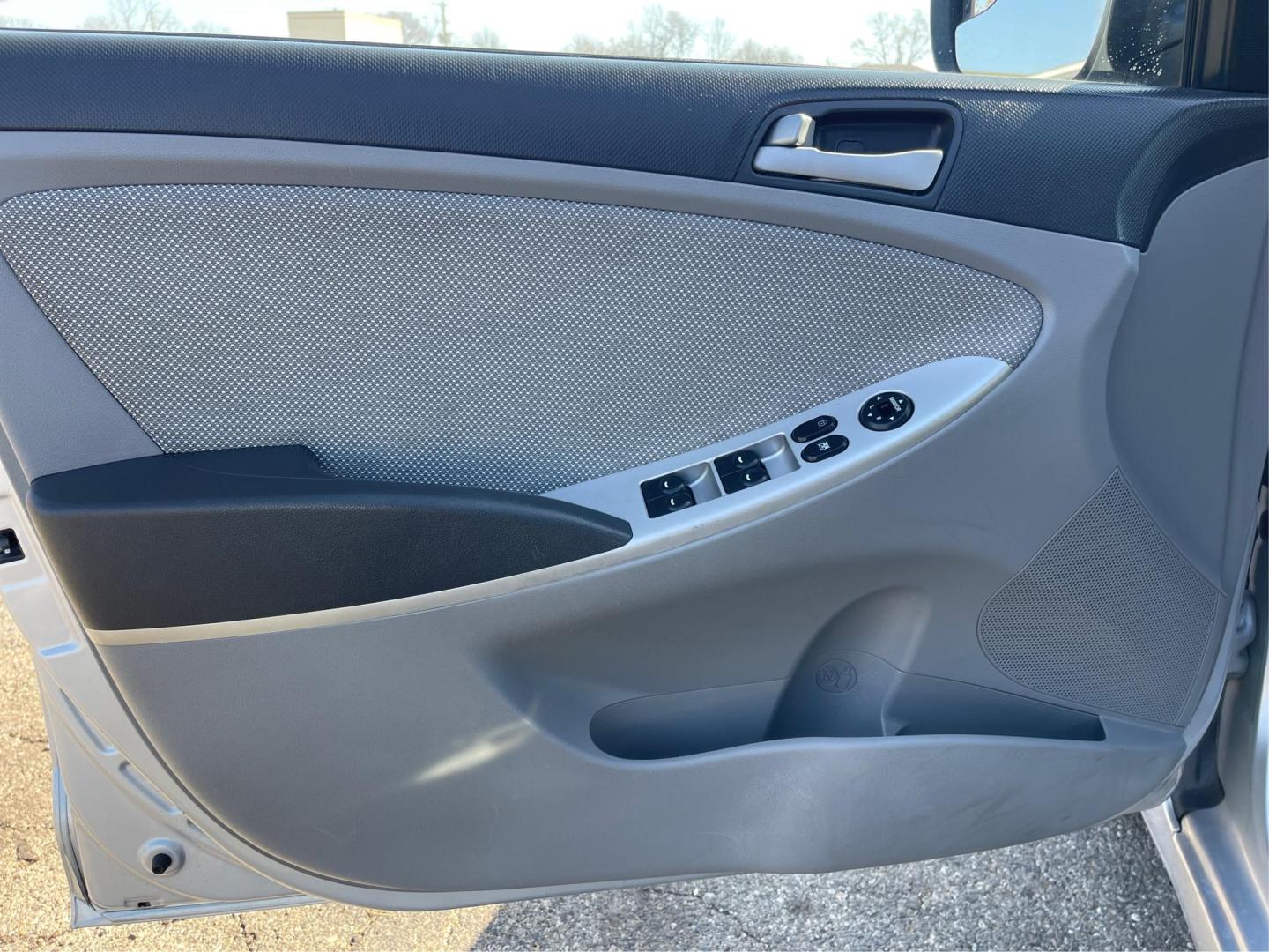 2014 Hyundai Accent GLS 4-Door (KMHCT4AE0EU) with an 1.6L L4 DOHC 16V engine, located at 8750 N County Rd 25A, Piqua, OH, 45356, (937) 908-9800, 40.164391, -84.232513 - Photo#17