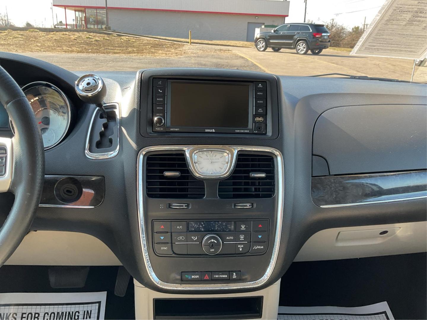 2015 Chrysler Town and Country Touring (2C4RC1BG7FR) with an 3.6L V-6 DOHC engine, located at 8750 N County Rd 25A, Piqua, OH, 45356, (937) 908-9800, 40.164391, -84.232513 - Photo#12