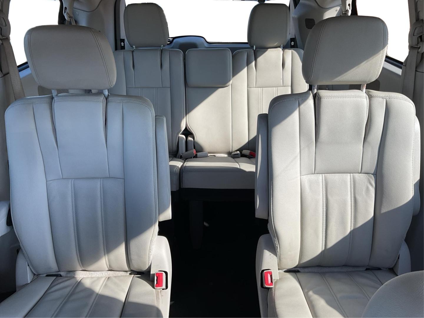 2015 Chrysler Town and Country Touring (2C4RC1BG7FR) with an 3.6L V-6 DOHC engine, located at 8750 N County Rd 25A, Piqua, OH, 45356, (937) 908-9800, 40.164391, -84.232513 - Photo#13