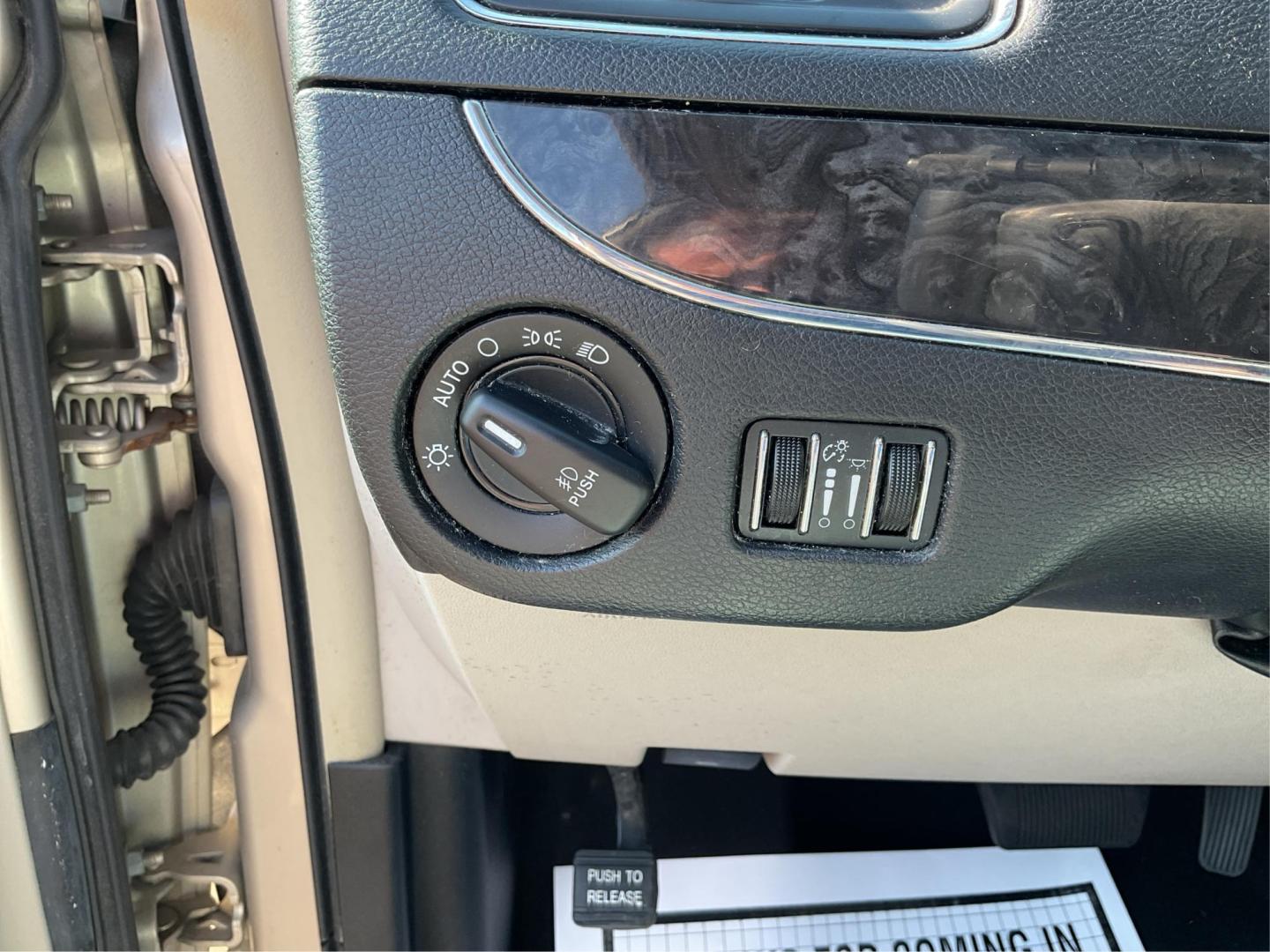 2015 Chrysler Town and Country Touring (2C4RC1BG7FR) with an 3.6L V-6 DOHC engine, located at 8750 N County Rd 25A, Piqua, OH, 45356, (937) 908-9800, 40.164391, -84.232513 - Photo#16