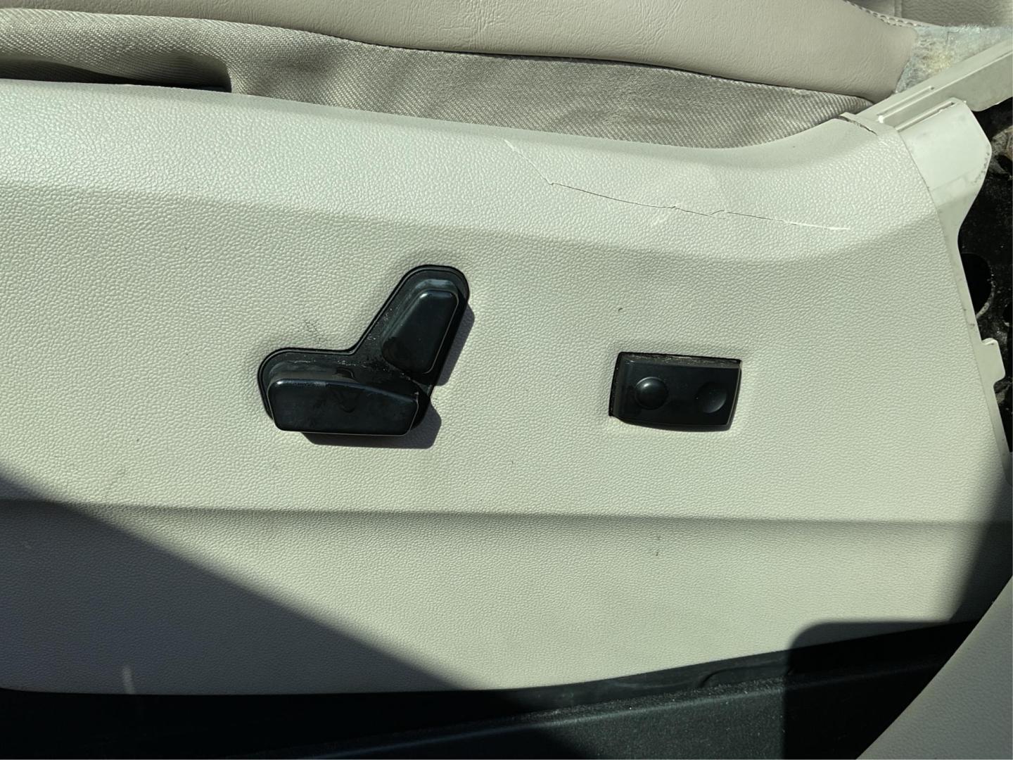 2015 Chrysler Town and Country Touring (2C4RC1BG7FR) with an 3.6L V-6 DOHC engine, located at 8750 N County Rd 25A, Piqua, OH, 45356, (937) 908-9800, 40.164391, -84.232513 - Photo#17