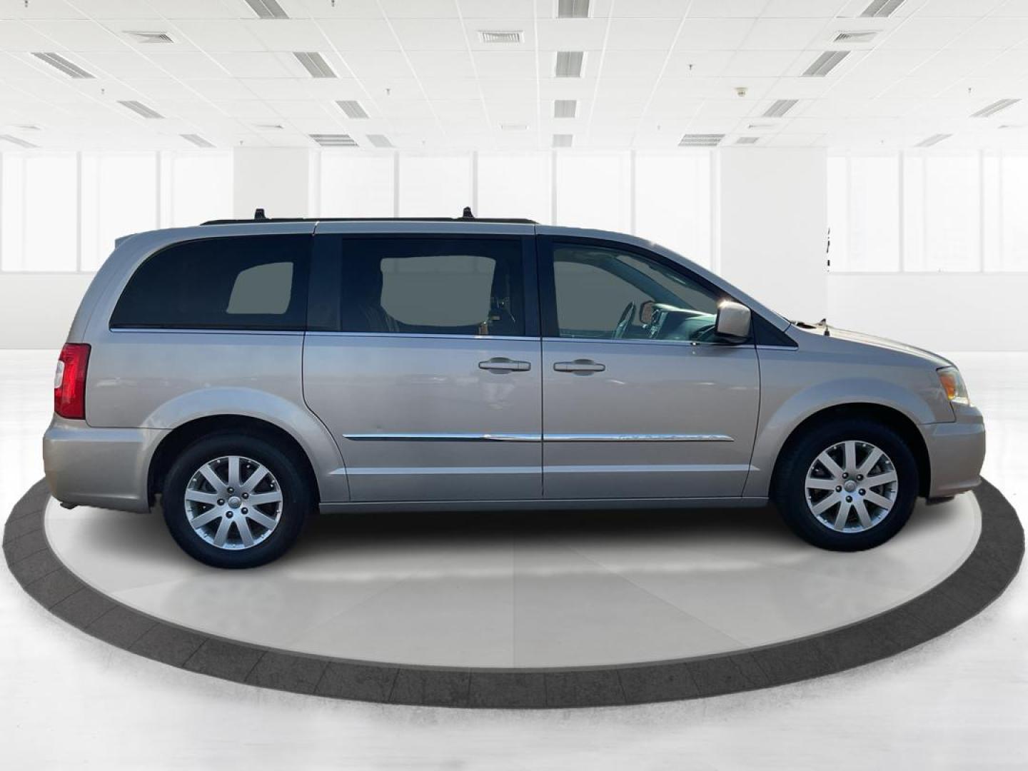 2015 Chrysler Town and Country Touring (2C4RC1BG7FR) with an 3.6L V-6 DOHC engine, located at 8750 N County Rd 25A, Piqua, OH, 45356, (937) 908-9800, 40.164391, -84.232513 - Photo#1