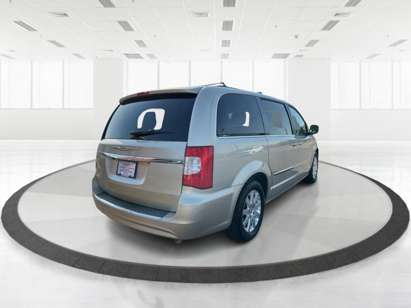 2015 Chrysler Town and Country Touring (2C4RC1BG7FR) with an 3.6L V-6 DOHC engine, located at 8750 N County Rd 25A, Piqua, OH, 45356, (937) 908-9800, 40.164391, -84.232513 - Photo#2