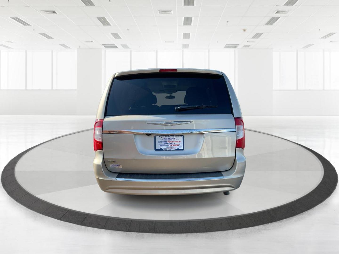 2015 Chrysler Town and Country Touring (2C4RC1BG7FR) with an 3.6L V-6 DOHC engine, located at 8750 N County Rd 25A, Piqua, OH, 45356, (937) 908-9800, 40.164391, -84.232513 - Photo#3