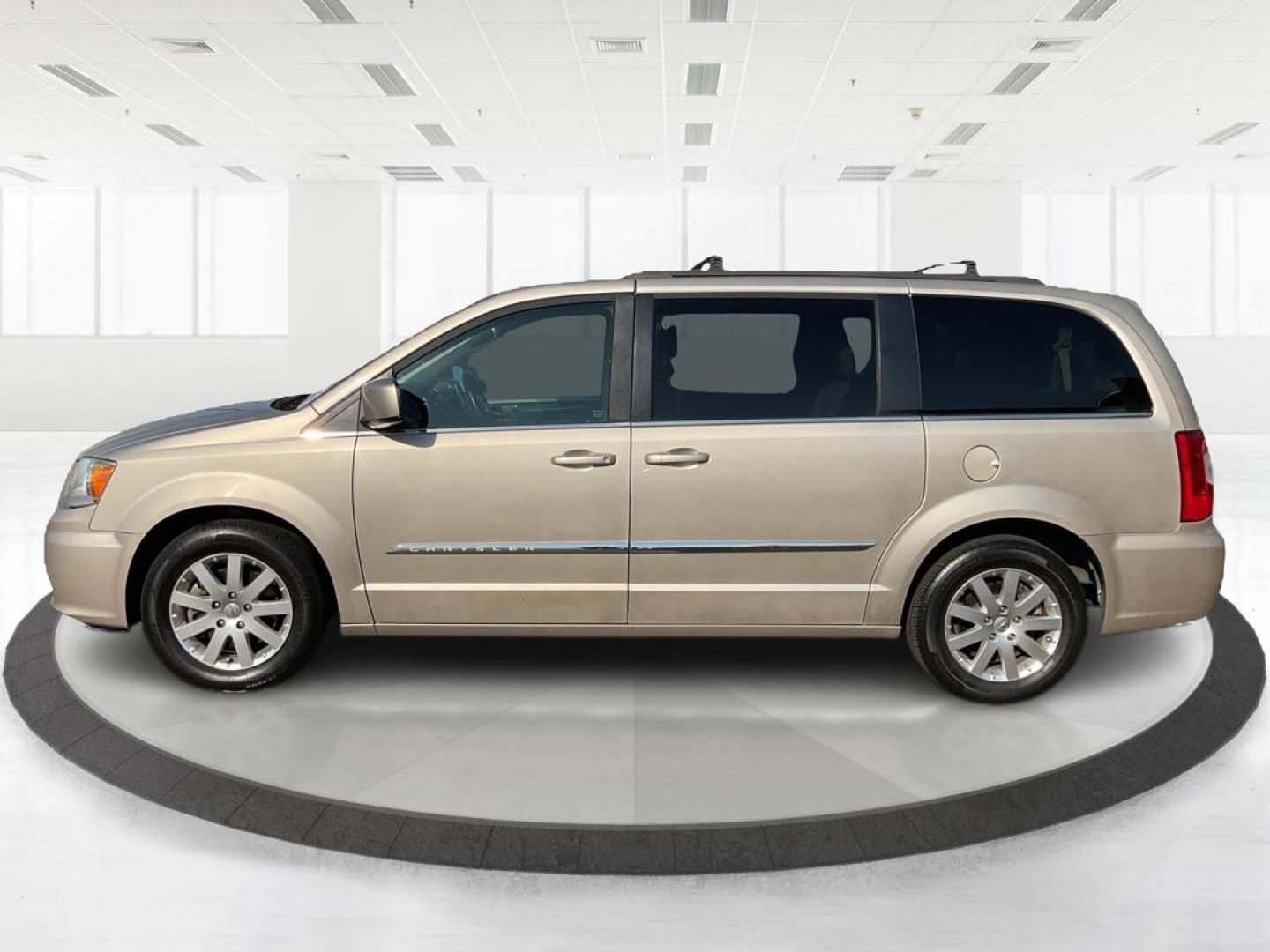 2015 Chrysler Town and Country Touring (2C4RC1BG7FR) with an 3.6L V-6 DOHC engine, located at 8750 N County Rd 25A, Piqua, OH, 45356, (937) 908-9800, 40.164391, -84.232513 - Photo#5
