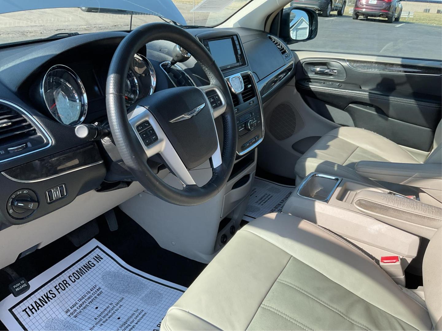 2015 Chrysler Town and Country Touring (2C4RC1BG7FR) with an 3.6L V-6 DOHC engine, located at 8750 N County Rd 25A, Piqua, OH, 45356, (937) 908-9800, 40.164391, -84.232513 - Photo#8