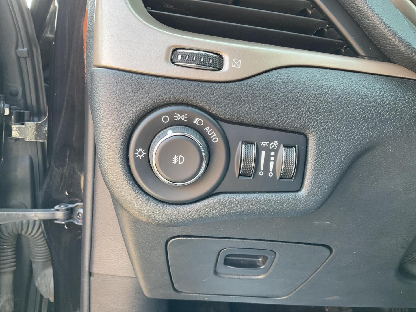 2016 Jeep Cherokee North (1C4PJLCB9GW) with an Other engine, located at 1099 N County Rd 25A, Troy, OH, 45373, (937) 908-9800, 40.057079, -84.212883 - Photo#16