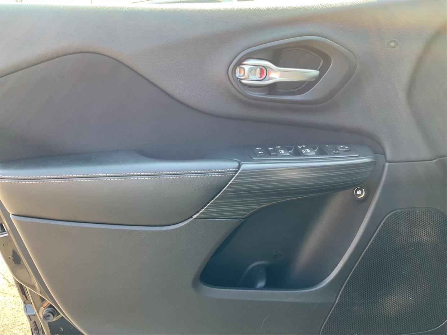 2016 Jeep Cherokee North (1C4PJLCB9GW) with an Other engine, located at 1099 N County Rd 25A, Troy, OH, 45373, (937) 908-9800, 40.057079, -84.212883 - Photo#18