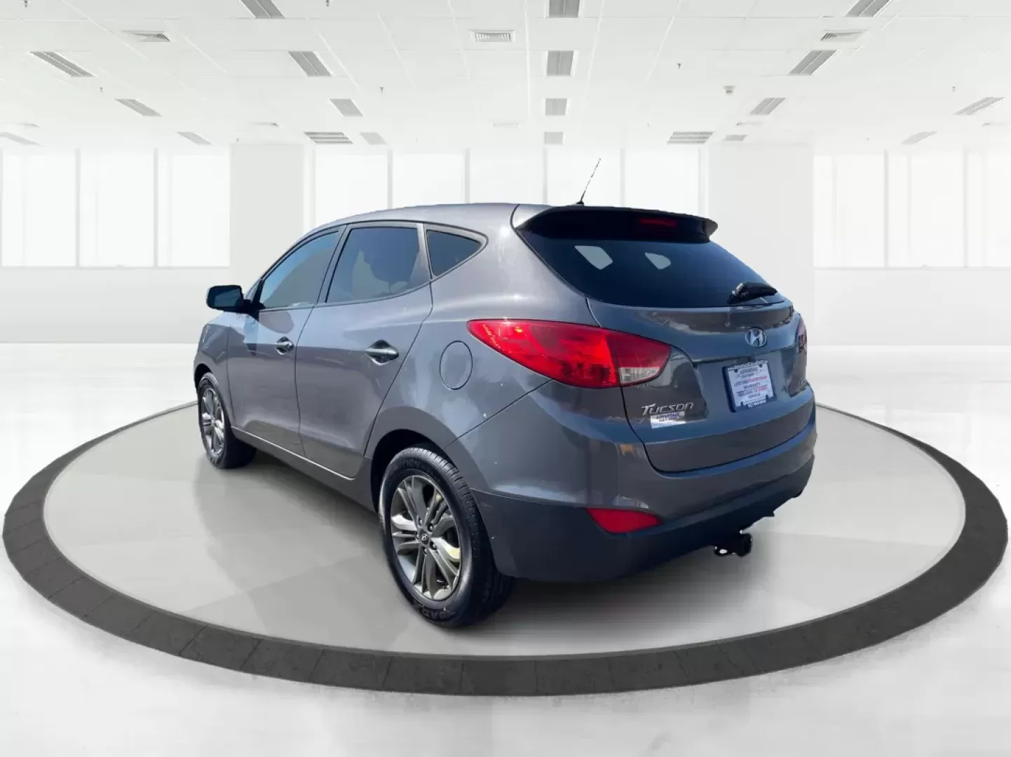 2014 Hyundai Tucson GLS (KM8JTCAF5EU) with an Nu 2L I-4 gasoline direct injection engine, located at 1230 East Main St, Xenia, OH, 45385, (937) 908-9800, 39.688026, -83.910172 - 2014 Hyundai Tucson GLS - Photo#4