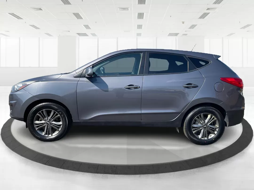 2014 Hyundai Tucson GLS (KM8JTCAF5EU) with an Nu 2L I-4 gasoline direct injection engine, located at 1230 East Main St, Xenia, OH, 45385, (937) 908-9800, 39.688026, -83.910172 - 2014 Hyundai Tucson GLS - Photo#5
