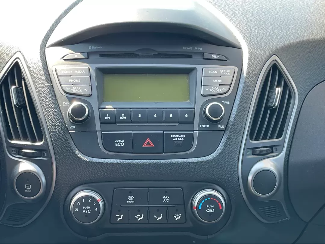 2014 Hyundai Tucson GLS (KM8JTCAF5EU) with an Nu 2L I-4 gasoline direct injection engine, located at 1230 East Main St, Xenia, OH, 45385, (937) 908-9800, 39.688026, -83.910172 - 2014 Hyundai Tucson GLS - Photo#11