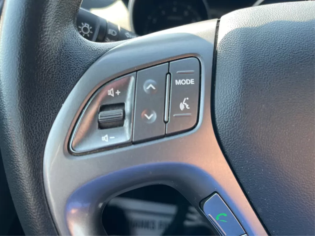 2014 Hyundai Tucson GLS (KM8JTCAF5EU) with an Nu 2L I-4 gasoline direct injection engine, located at 1230 East Main St, Xenia, OH, 45385, (937) 908-9800, 39.688026, -83.910172 - 2014 Hyundai Tucson GLS - Photo#14