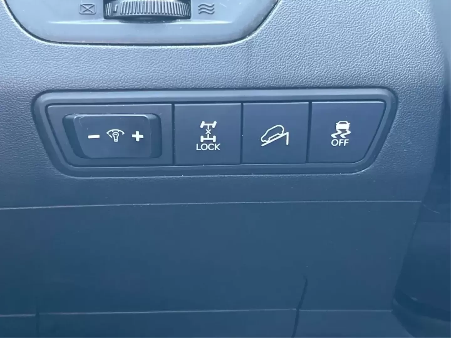 2014 Hyundai Tucson GLS (KM8JTCAF5EU) with an Nu 2L I-4 gasoline direct injection engine, located at 1230 East Main St, Xenia, OH, 45385, (937) 908-9800, 39.688026, -83.910172 - 2014 Hyundai Tucson GLS - Photo#15