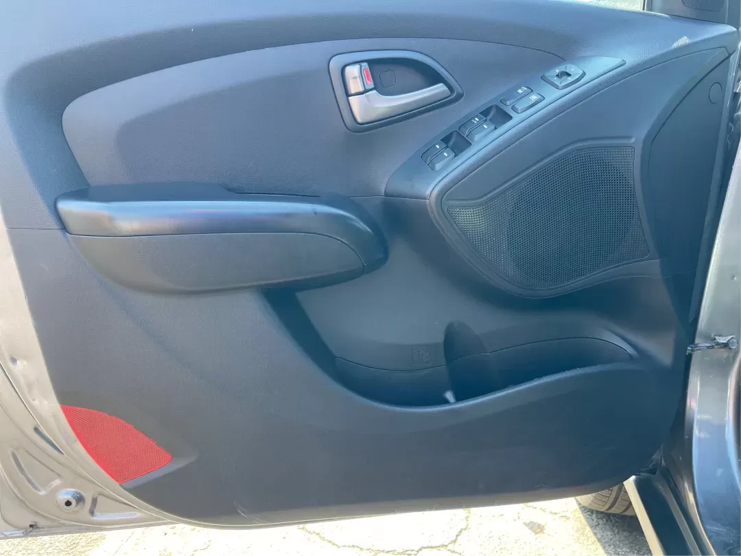 2014 Hyundai Tucson GLS (KM8JTCAF5EU) with an Nu 2L I-4 gasoline direct injection engine, located at 1230 East Main St, Xenia, OH, 45385, (937) 908-9800, 39.688026, -83.910172 - 2014 Hyundai Tucson GLS - Photo#17
