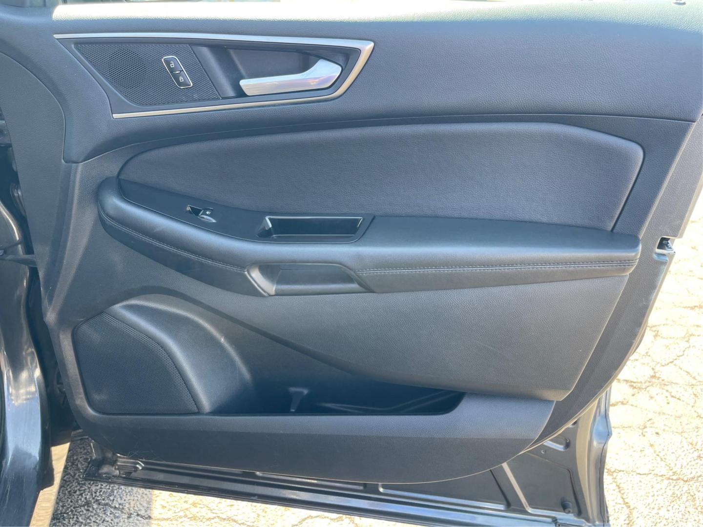2016 Ford Edge SEL (2FMPK3J91GB) with an 3.5L V-6 DOHC engine, located at 1230 East Main St, Xenia, OH, 45385, (937) 908-9800, 39.688026, -83.910172 - Photo#18