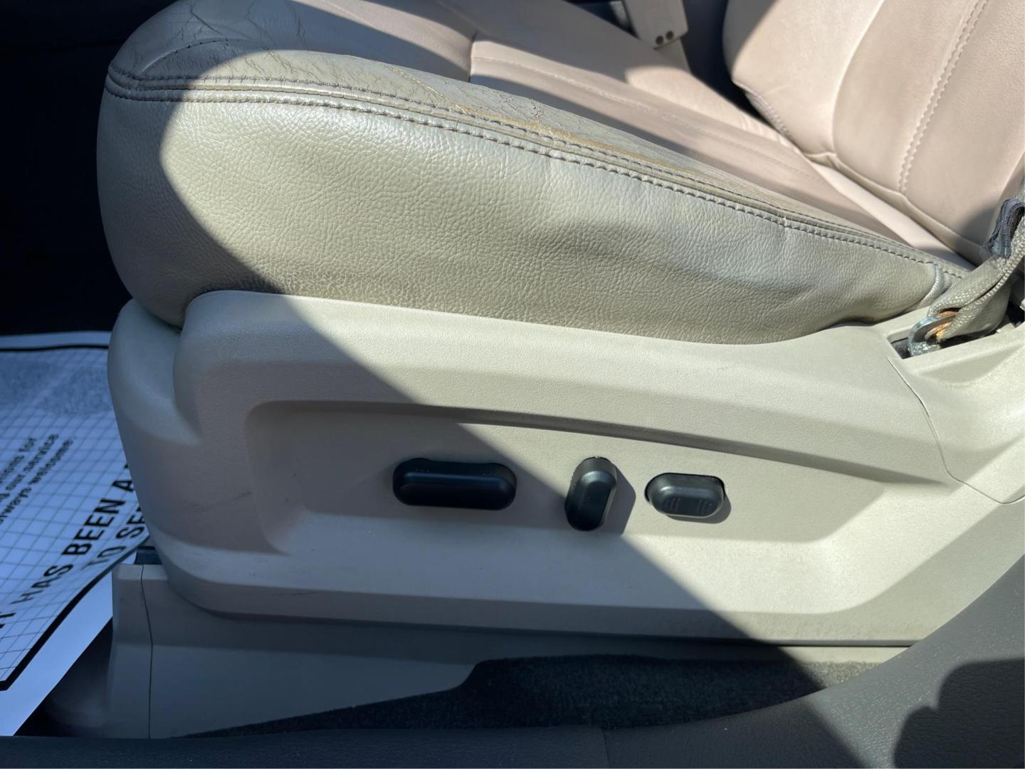2013 Ford Edge SEL (2FMDK4JC8DB) with an 3.5L V-6 DOHC engine, located at 880 E. National Road, Vandalia, OH, 45377, (937) 908-9800, 39.891918, -84.183594 - Photo#16
