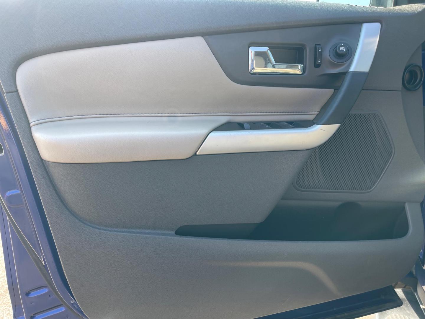 2013 Ford Edge SEL (2FMDK4JC8DB) with an 3.5L V-6 DOHC engine, located at 880 E. National Road, Vandalia, OH, 45377, (937) 908-9800, 39.891918, -84.183594 - Photo#17