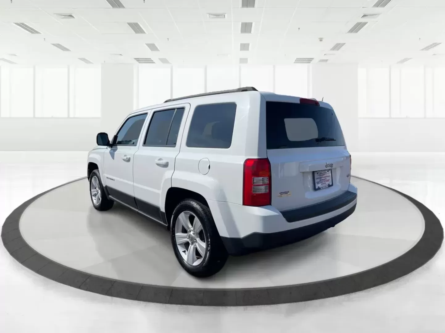 2014 Jeep Patriot Latitude (1C4NJPFB0ED) with an 2.4L I-4 DOHC engine, located at 1099 N County Rd 25A, Troy, OH, 45373, (937) 908-9800, 40.057079, -84.212883 - Photo#5