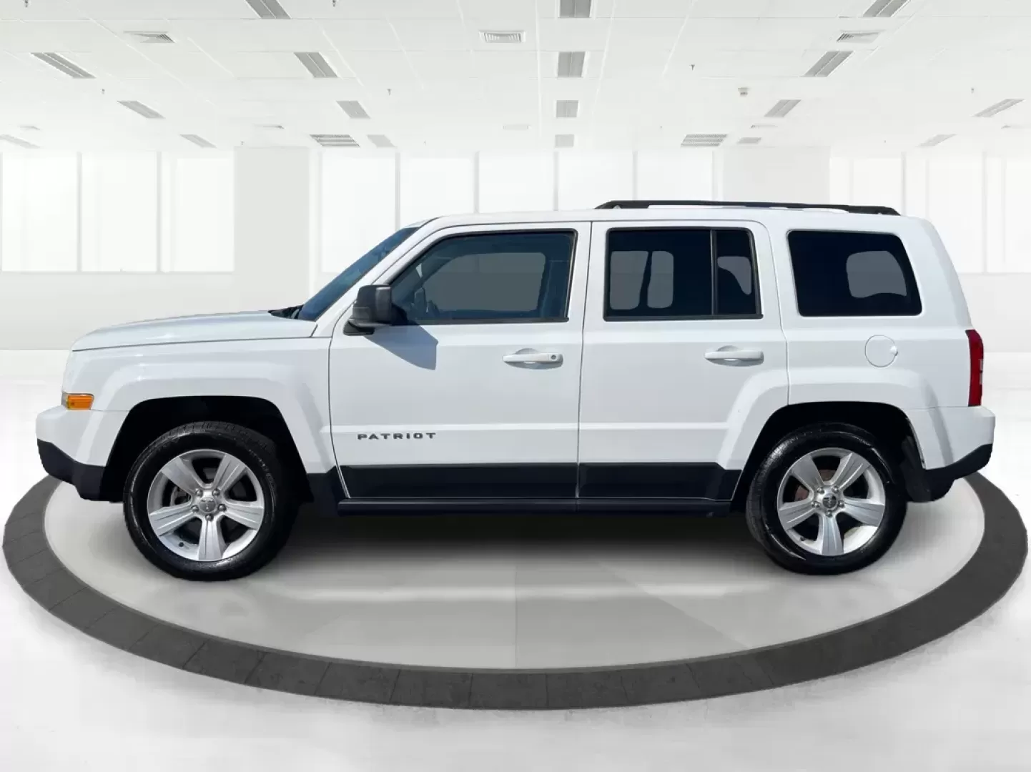 2014 Jeep Patriot Latitude (1C4NJPFB0ED) with an 2.4L I-4 DOHC engine, located at 1099 N County Rd 25A, Troy, OH, 45373, (937) 908-9800, 40.057079, -84.212883 - Photo#6