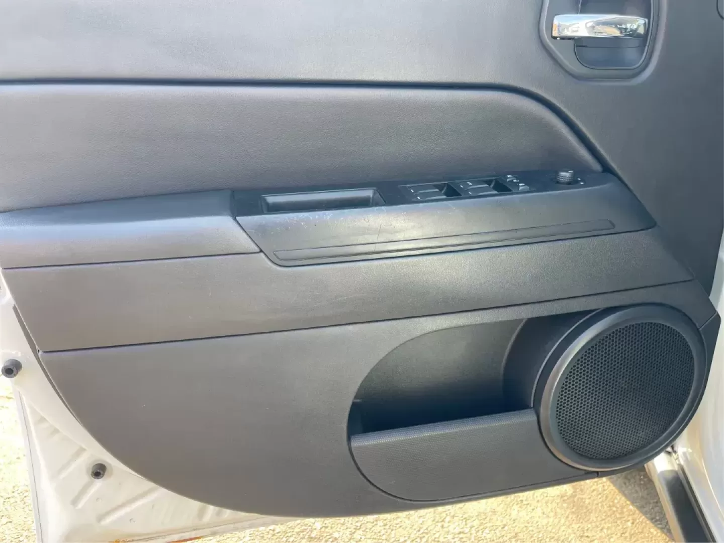 2014 Jeep Patriot Latitude (1C4NJPFB0ED) with an 2.4L I-4 DOHC engine, located at 1099 N County Rd 25A, Troy, OH, 45373, (937) 908-9800, 40.057079, -84.212883 - Photo#18