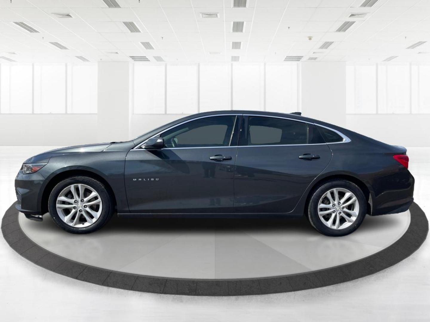 2018 Chevrolet Malibu LT (1G1ZD5ST9JF) with an ECOTEC 1.5L I-4 gasoline direct injection engine, located at 401 Woodman Dr, Riverside, OH, 45431, (937) 908-9800, 39.760899, -84.123421 - 2018 Chevrolet Malibu LT - Photo#5