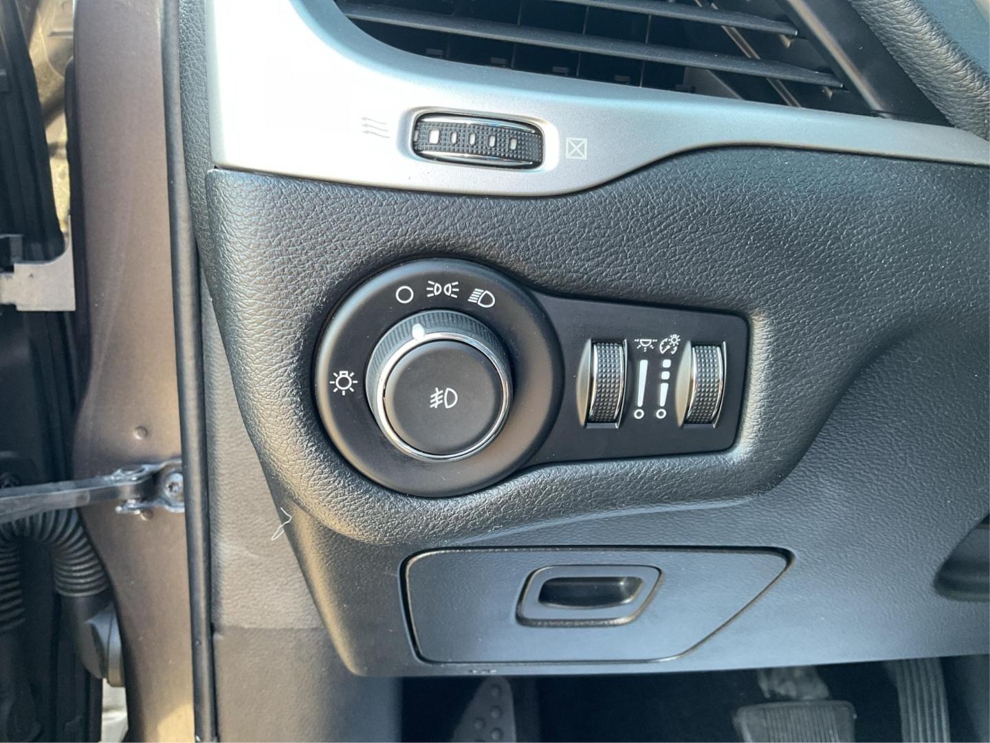 2014 Jeep Cherokee Latitude (1C4PJLCS0EW) with an MultiAir2 Tigershark 2.4L I-4 variable valve contr engine, located at 8750 N County Rd 25A, Piqua, OH, 45356, (937) 908-9800, 40.164391, -84.232513 - Photo#16