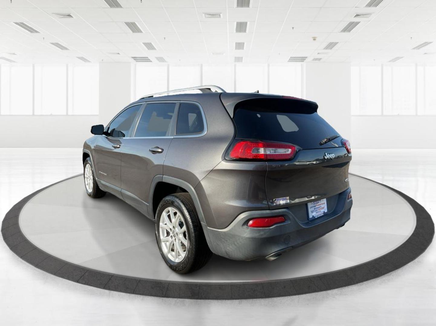 2014 Jeep Cherokee Latitude (1C4PJLCS0EW) with an MultiAir2 Tigershark 2.4L I-4 variable valve contr engine, located at 8750 N County Rd 25A, Piqua, OH, 45356, (937) 908-9800, 40.164391, -84.232513 - Photo#4