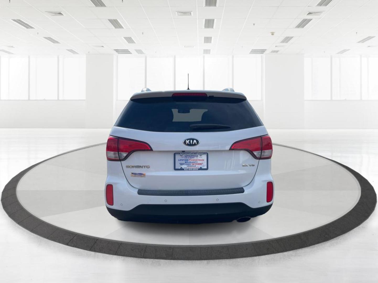 2015 Kia Sorento EX V6 (5XYKU4A74FG) with an Lambda II 3.3L V-6 gasoline direct injection engine, located at 8750 N County Rd 25A, Piqua, OH, 45356, (937) 908-9800, 40.164391, -84.232513 - Photo#3
