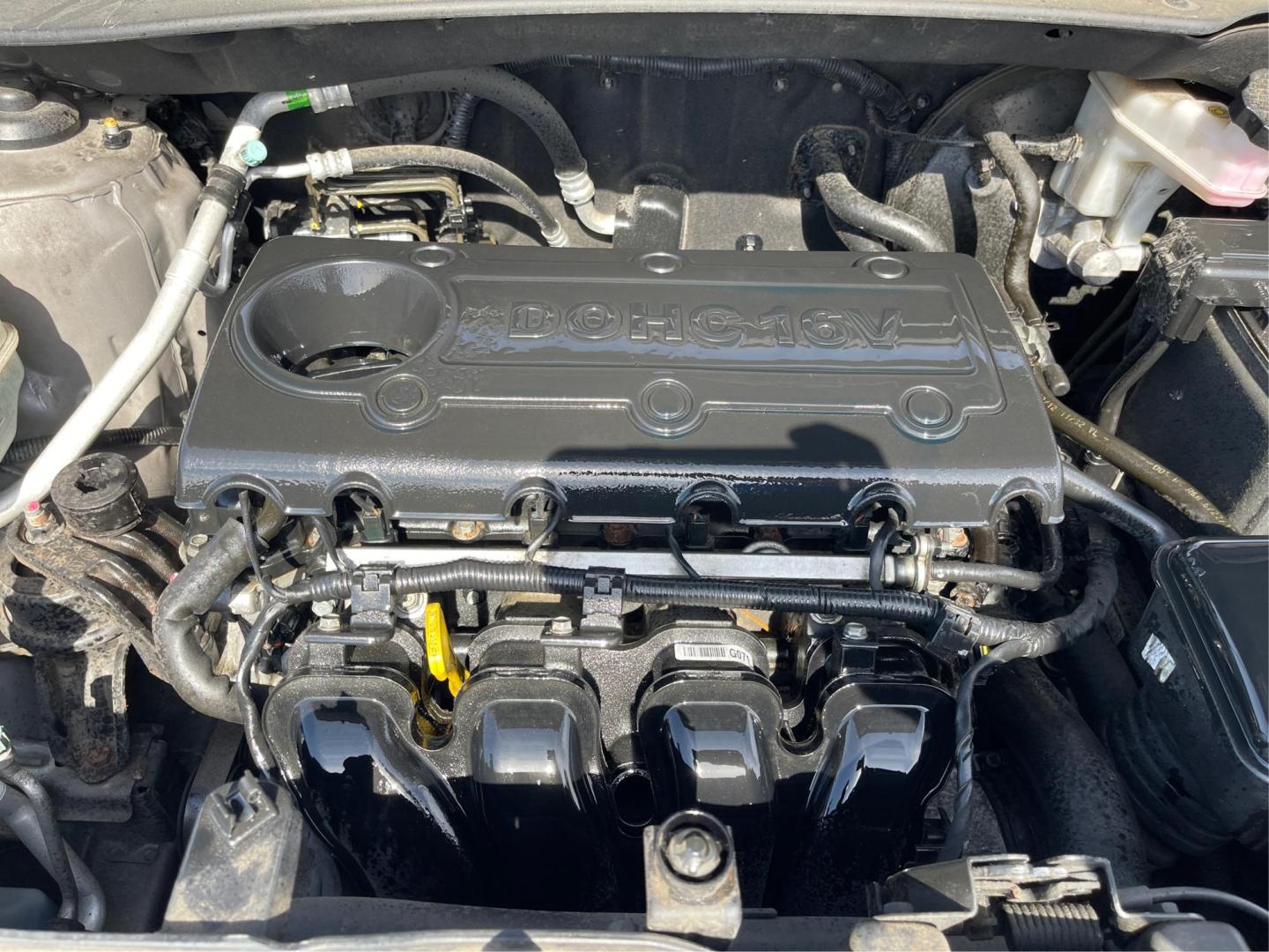 2013 Hyundai Tucson GLS (KM8JU3AC1DU) with an Theta II 2.4L I-4 DOHC engine, located at 1099 N County Rd 25A, Troy, OH, 45373, (937) 908-9800, 40.057079, -84.212883 - Photo#10