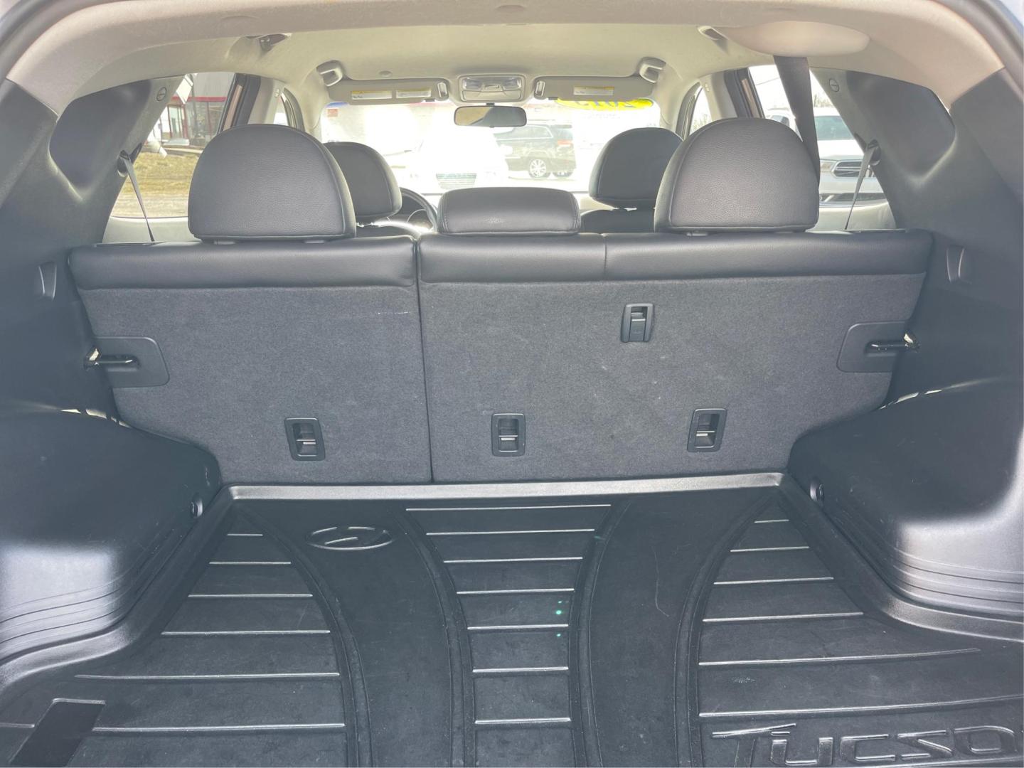 2013 Hyundai Tucson GLS (KM8JU3AC1DU) with an Theta II 2.4L I-4 DOHC engine, located at 1099 N County Rd 25A, Troy, OH, 45373, (937) 908-9800, 40.057079, -84.212883 - Photo#11