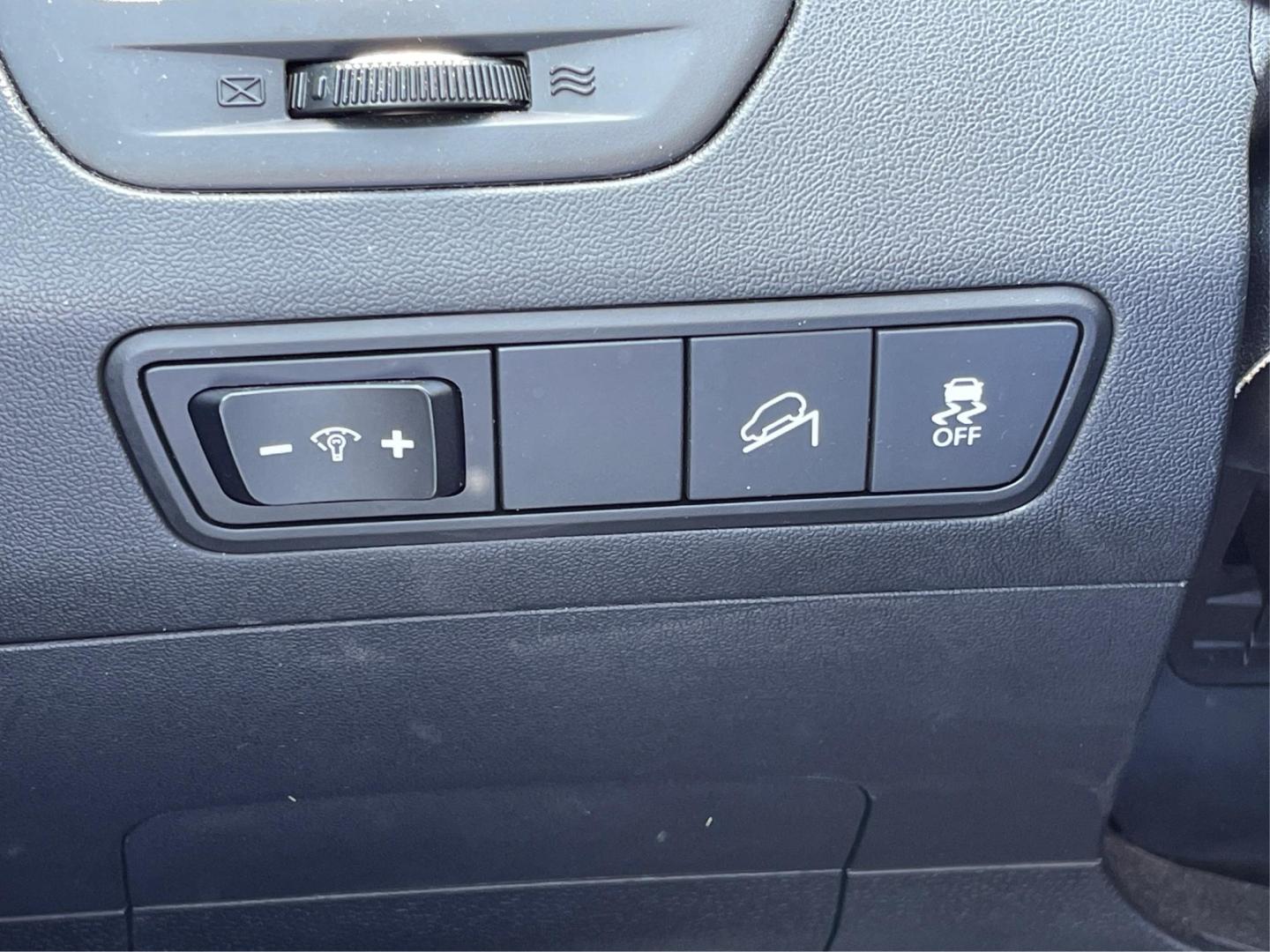 2013 Hyundai Tucson GLS (KM8JU3AC1DU) with an Theta II 2.4L I-4 DOHC engine, located at 1099 N County Rd 25A, Troy, OH, 45373, (937) 908-9800, 40.057079, -84.212883 - Photo#16
