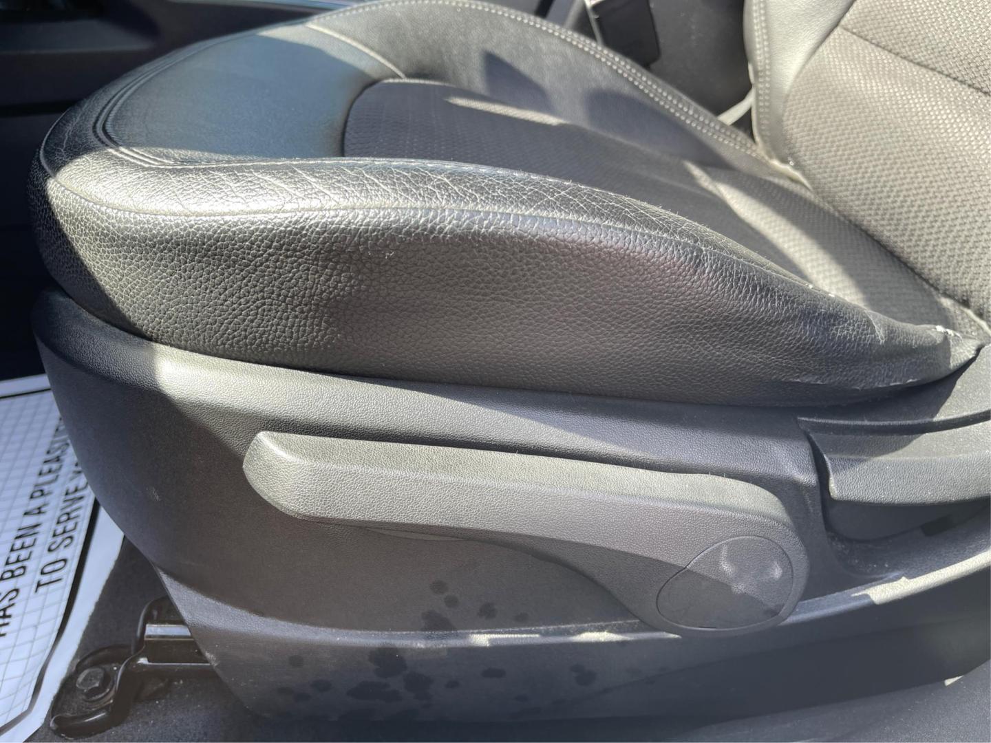 2013 Hyundai Tucson GLS (KM8JU3AC1DU) with an Theta II 2.4L I-4 DOHC engine, located at 1099 N County Rd 25A, Troy, OH, 45373, (937) 908-9800, 40.057079, -84.212883 - Photo#17