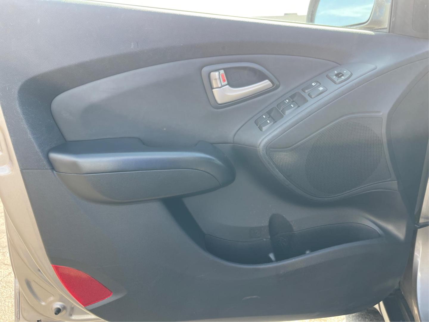 2013 Hyundai Tucson GLS (KM8JU3AC1DU) with an Theta II 2.4L I-4 DOHC engine, located at 1099 N County Rd 25A, Troy, OH, 45373, (937) 908-9800, 40.057079, -84.212883 - Photo#18