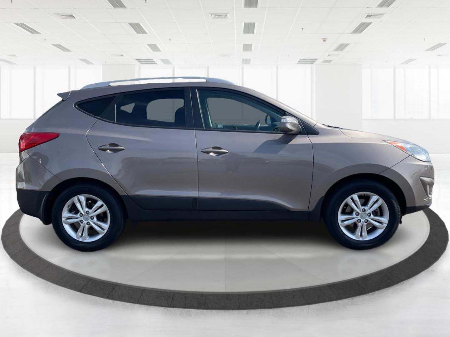 2013 Hyundai Tucson GLS (KM8JU3AC1DU) with an Theta II 2.4L I-4 DOHC engine, located at 1099 N County Rd 25A, Troy, OH, 45373, (937) 908-9800, 40.057079, -84.212883 - Photo#1