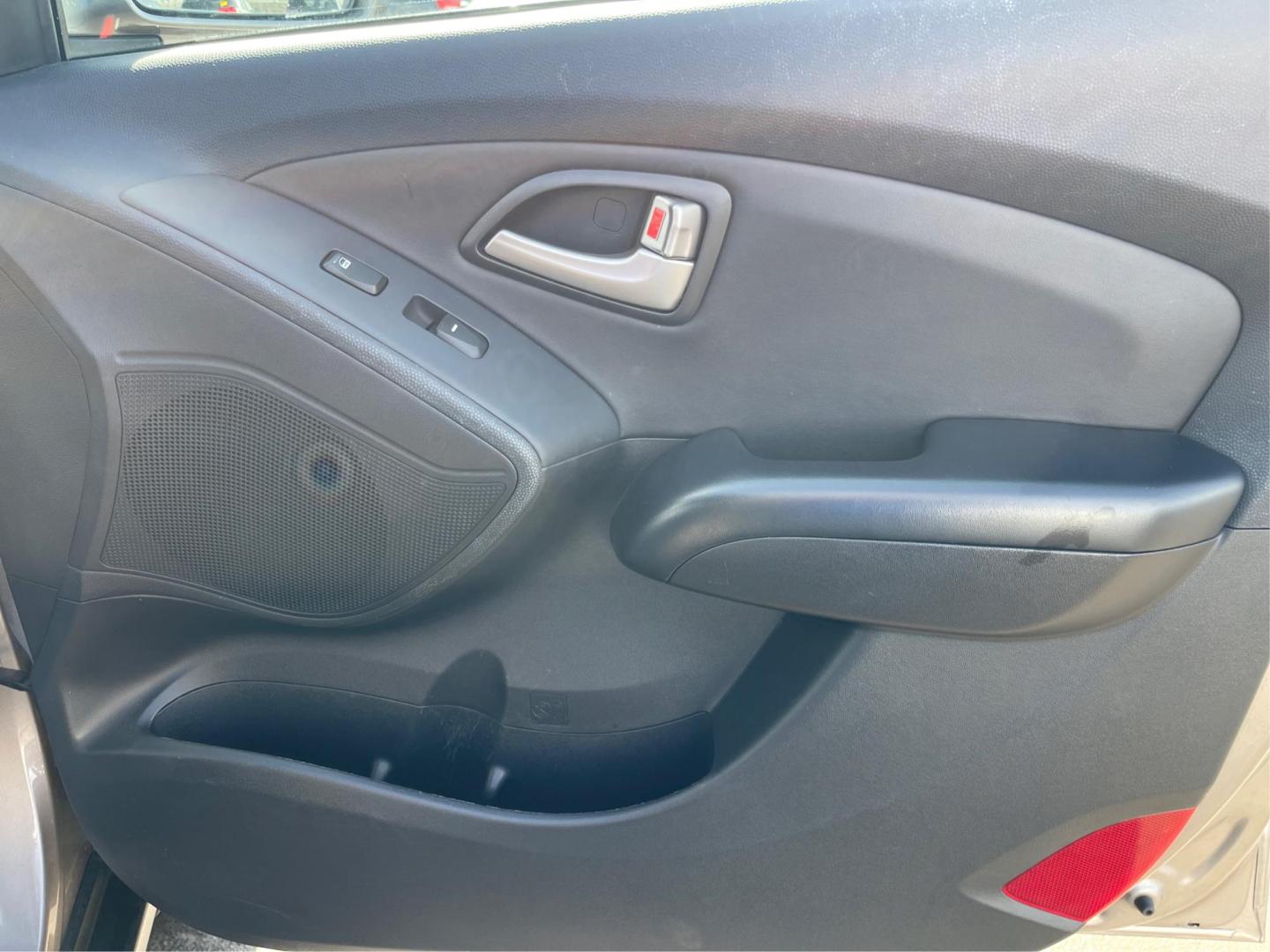 2013 Hyundai Tucson GLS (KM8JU3AC1DU) with an Theta II 2.4L I-4 DOHC engine, located at 1099 N County Rd 25A, Troy, OH, 45373, (937) 908-9800, 40.057079, -84.212883 - Photo#19