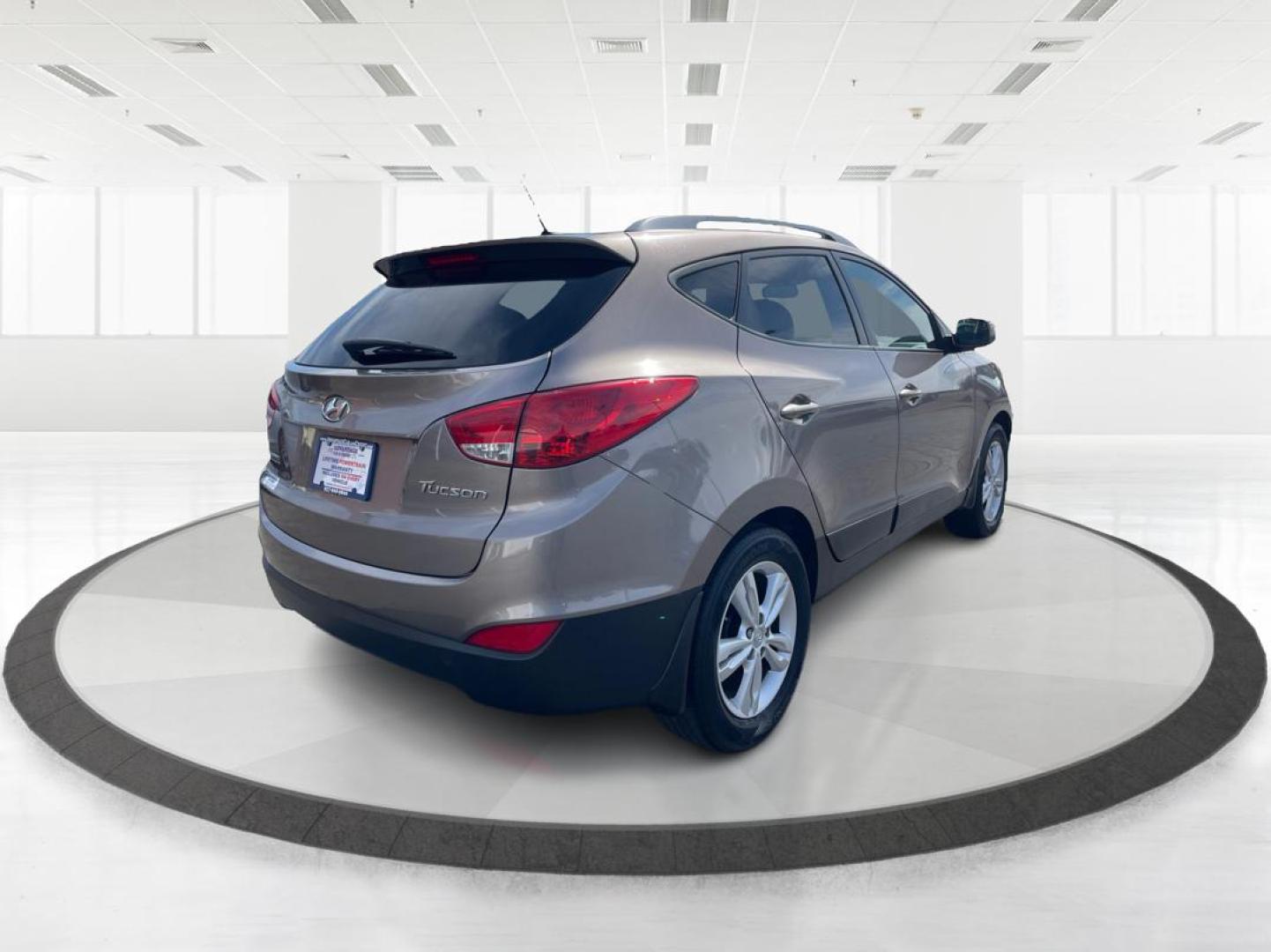 2013 Hyundai Tucson GLS (KM8JU3AC1DU) with an Theta II 2.4L I-4 DOHC engine, located at 1099 N County Rd 25A, Troy, OH, 45373, (937) 908-9800, 40.057079, -84.212883 - Photo#2